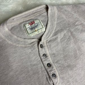 Vintage Levi long sleeve Henley tee size L